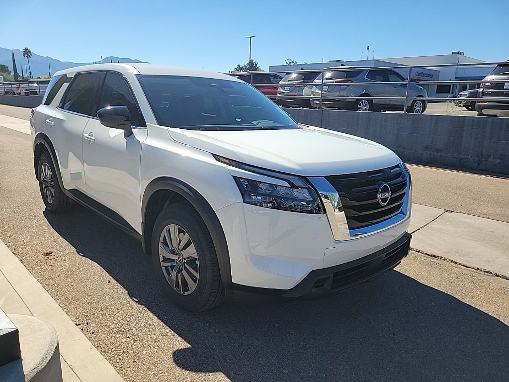 New 2025 Nissan Pathfinder S image 9