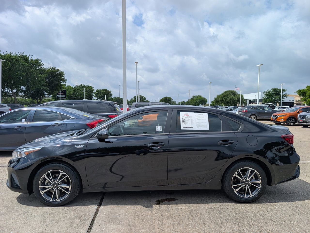 Used 2022 Kia Forte LXS FWD image 3