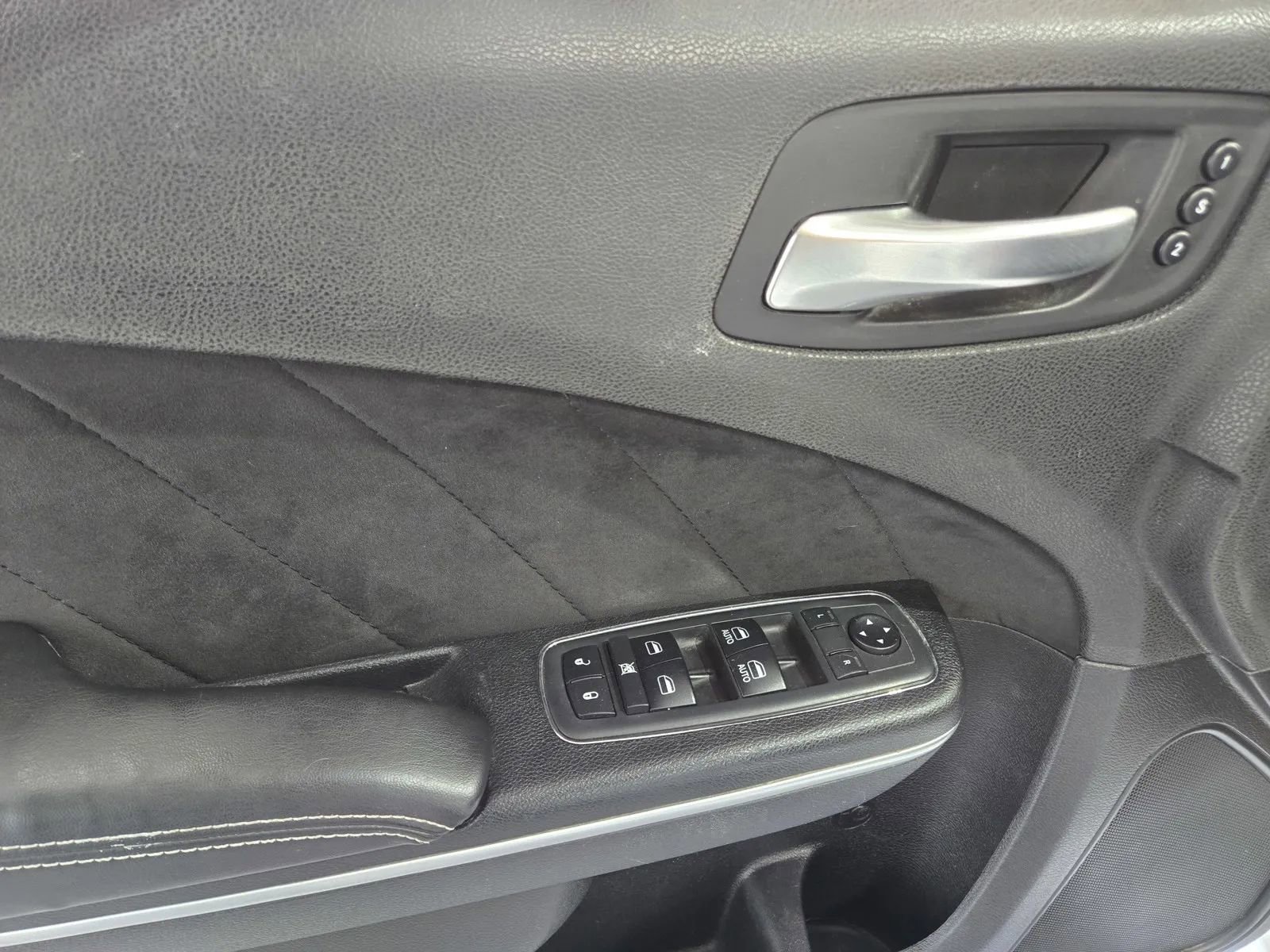 Used 2018 Dodge Charger SRT RWD image 13
