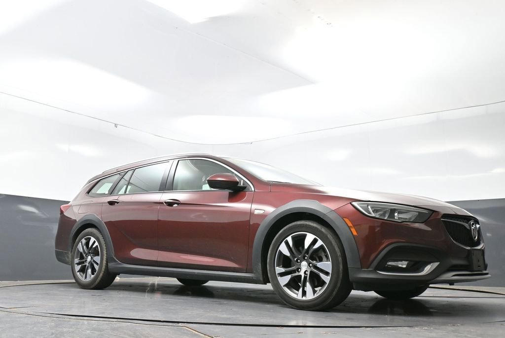 Used 2018 Buick Regal Preferred w/ Sights and Sounds Package AWD/4WD image 26