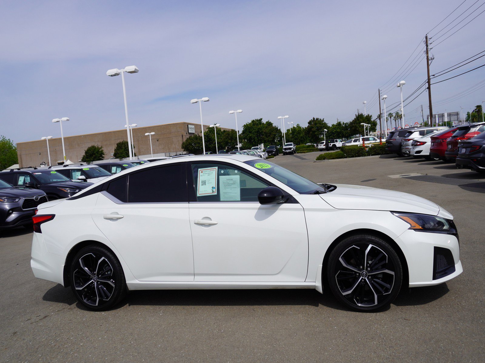 Used 2023 Nissan Altima 2.5 SR w/ SR Premium Package FWD image 4
