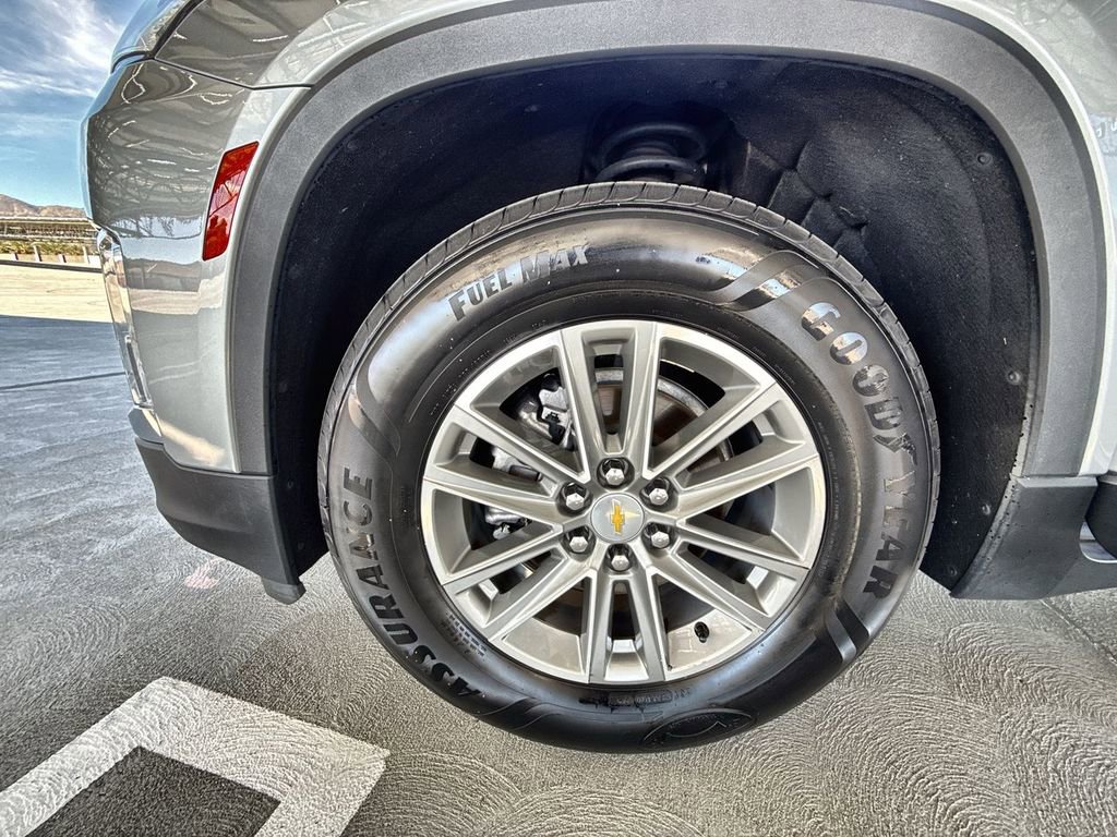 Used 2023 Chevrolet Traverse LT image 24