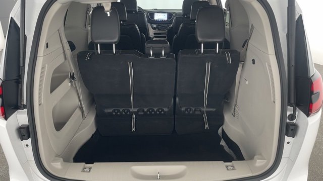 Used 2024 Chrysler Pacifica Touring-L image 47