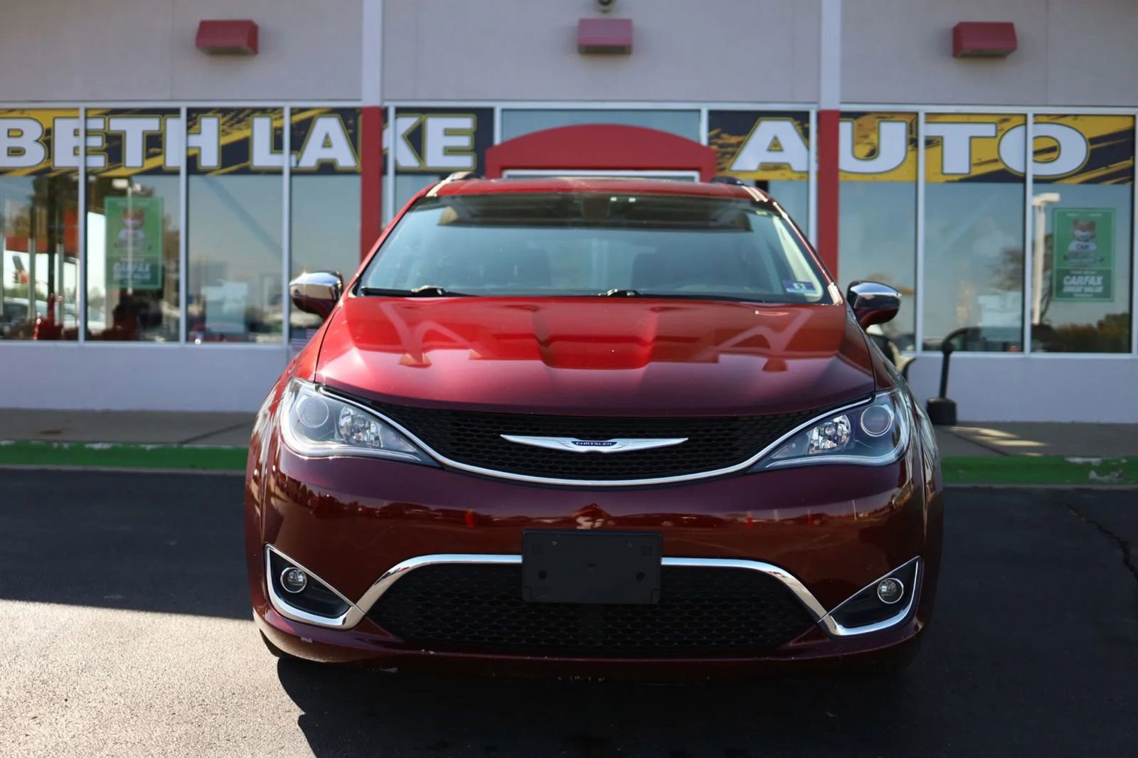 Used 2019 Chrysler Pacifica Limited FWD image 2