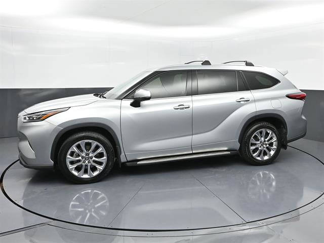 Used 2021 Toyota Highlander Limited FWD image 29