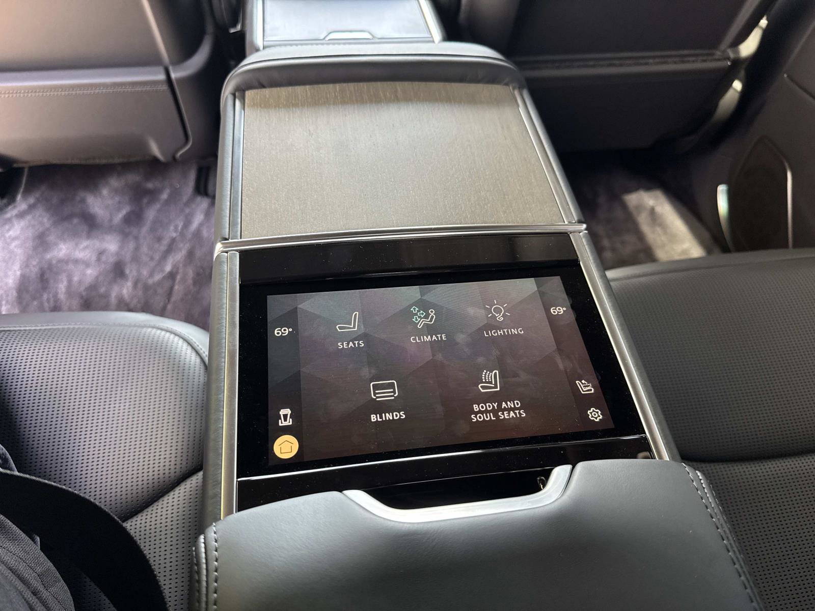 New 2026 Land Rover Range Rover SV AWD/4WD image 18