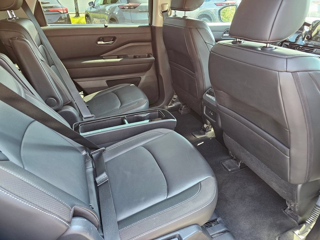 Used 2025 Nissan Pathfinder SL w/ SL Premium Package AWD/4WD image 15