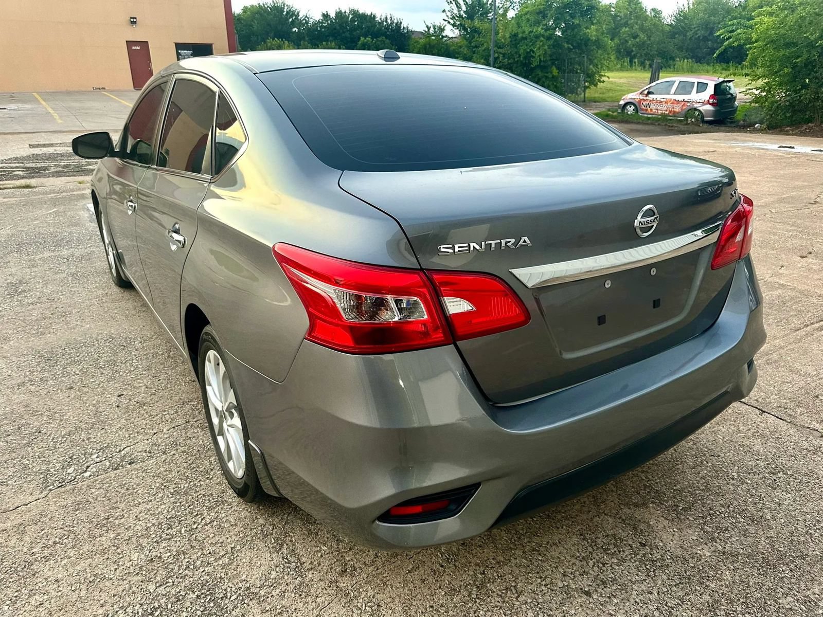 Used 2018 Nissan Sentra SV FWD image 4