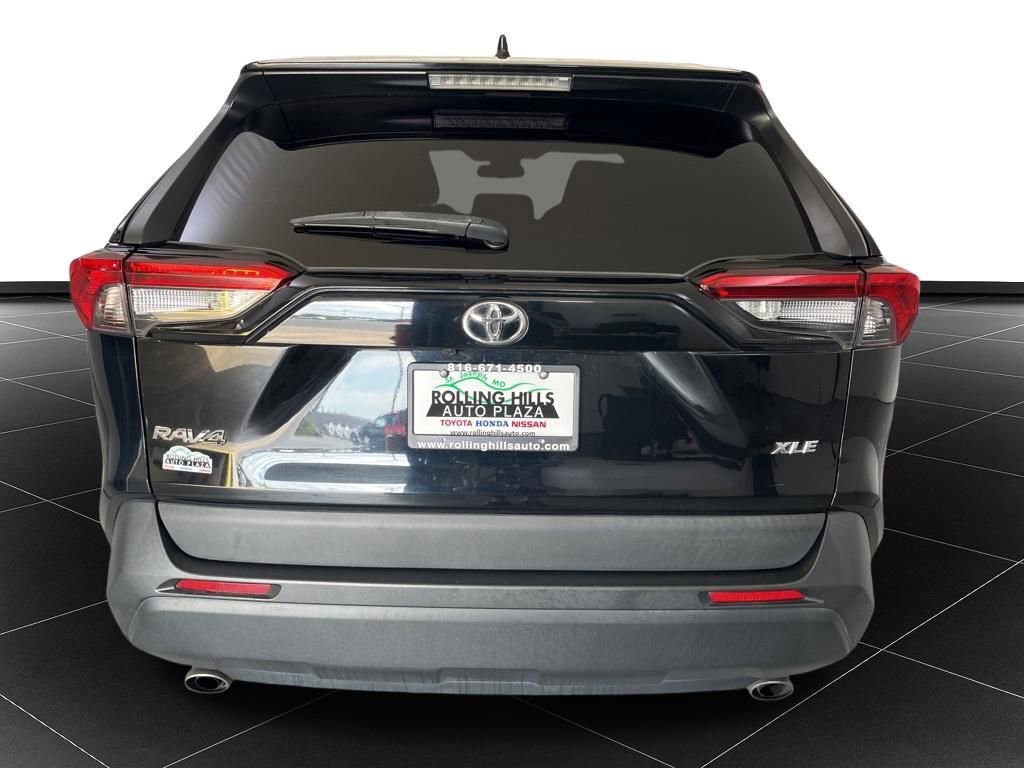 Used 2021 Toyota RAV4 XLE image 4