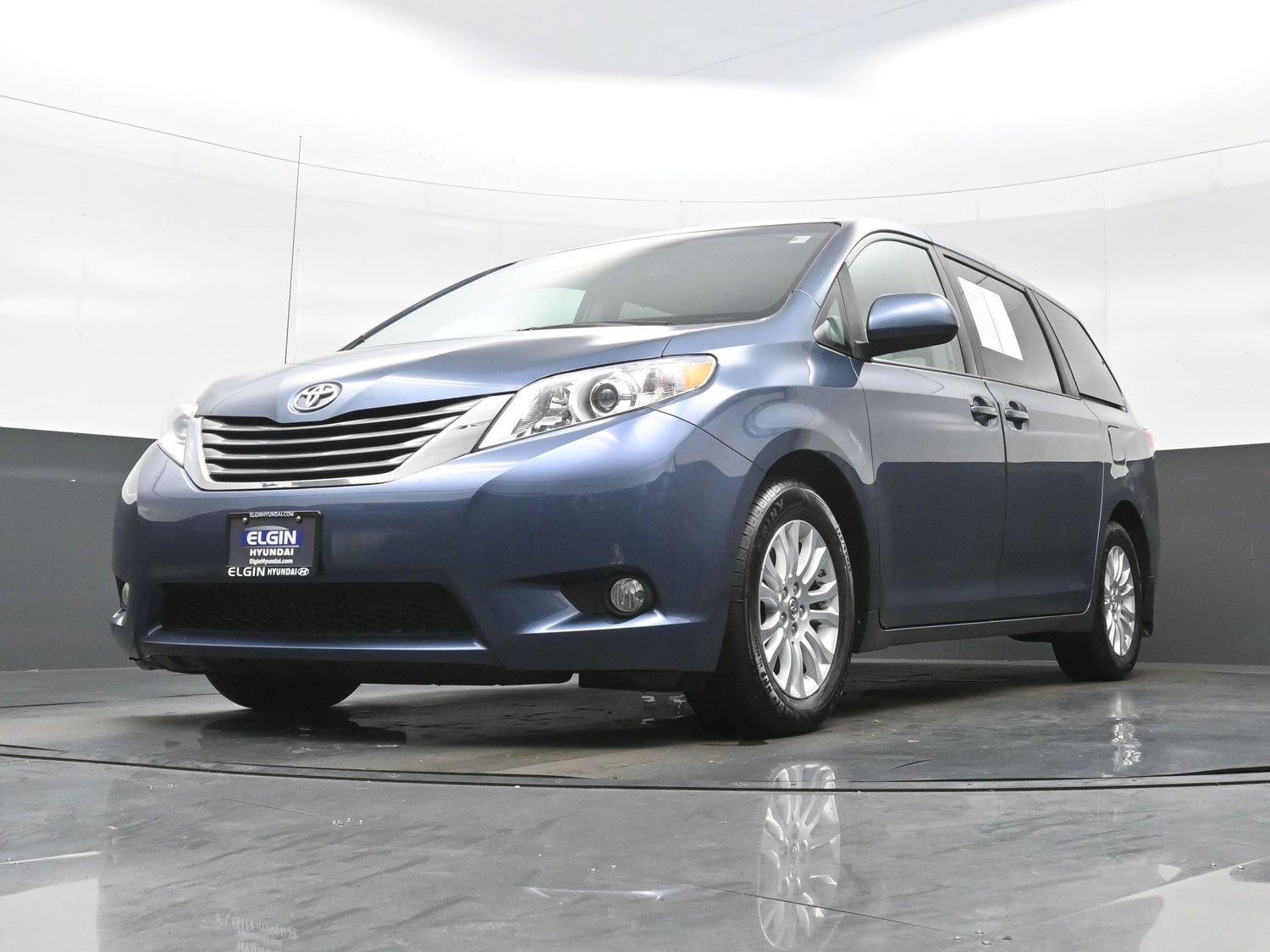 Used 2014 Toyota Sienna XLE FWD image 24