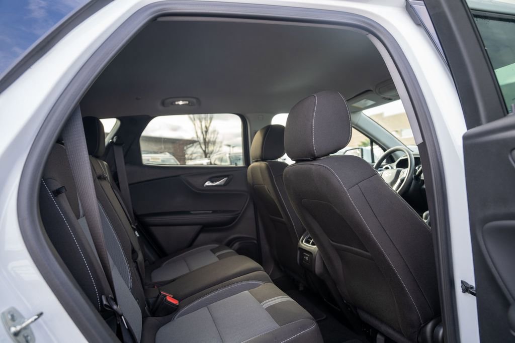 Used 2025 Chevrolet Blazer LT image 13