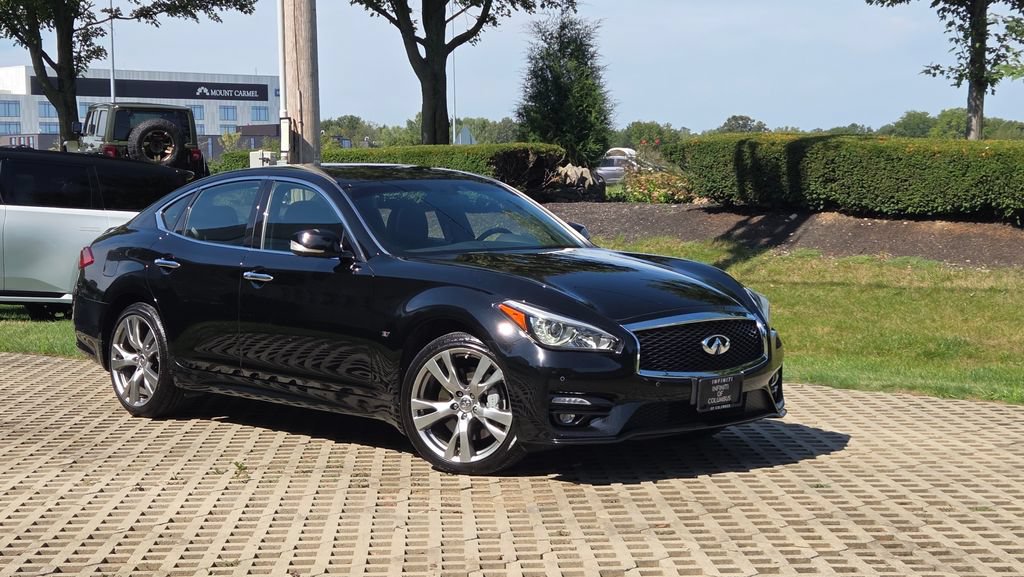 Used 2019 INFINITI Q70 Luxe w/ Sport Package AWD/4WD image 4