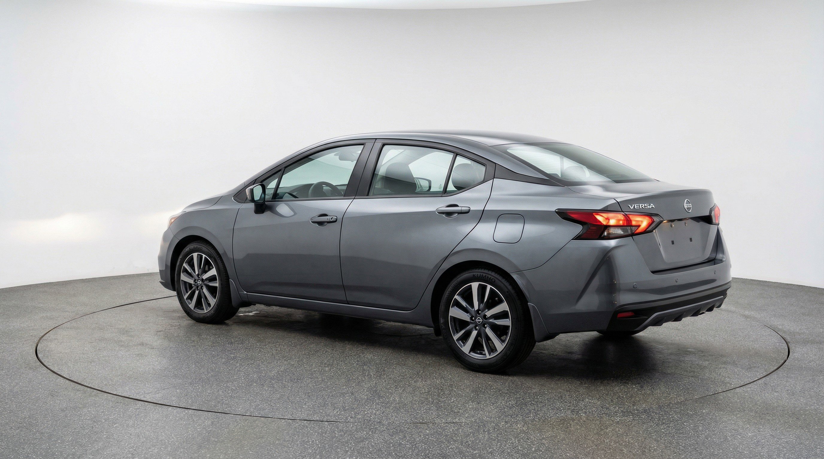 Used 2025 Nissan Versa SV image 6