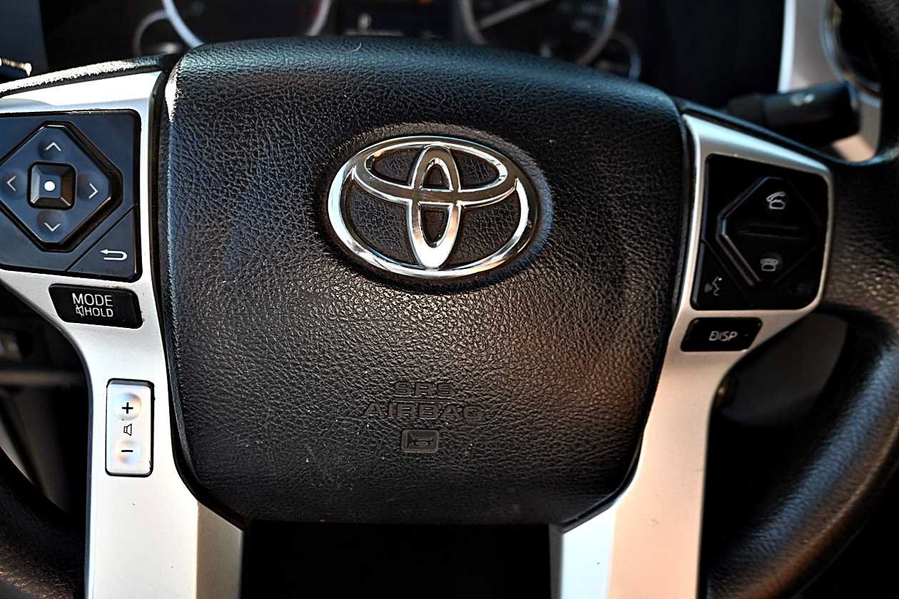 Used 2017 Toyota Tundra SR5 w/ SR5 Upgrade Package RWD image 16