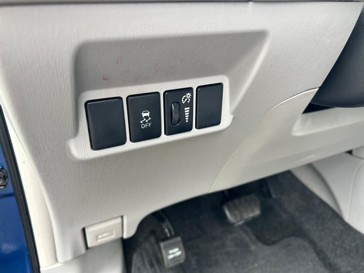 Used 2015 Toyota Prius V Four FWD image 12