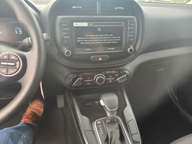 Used 2025 Kia Soul LX FWD image 2