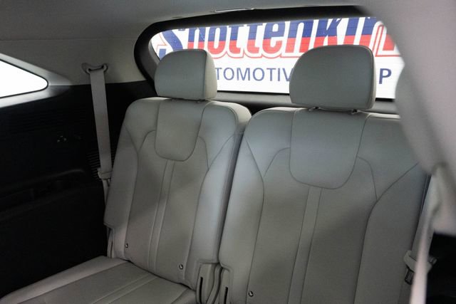 Used 2024 Kia Sorento S w/ Panoramic Sunroof Package FWD image 11
