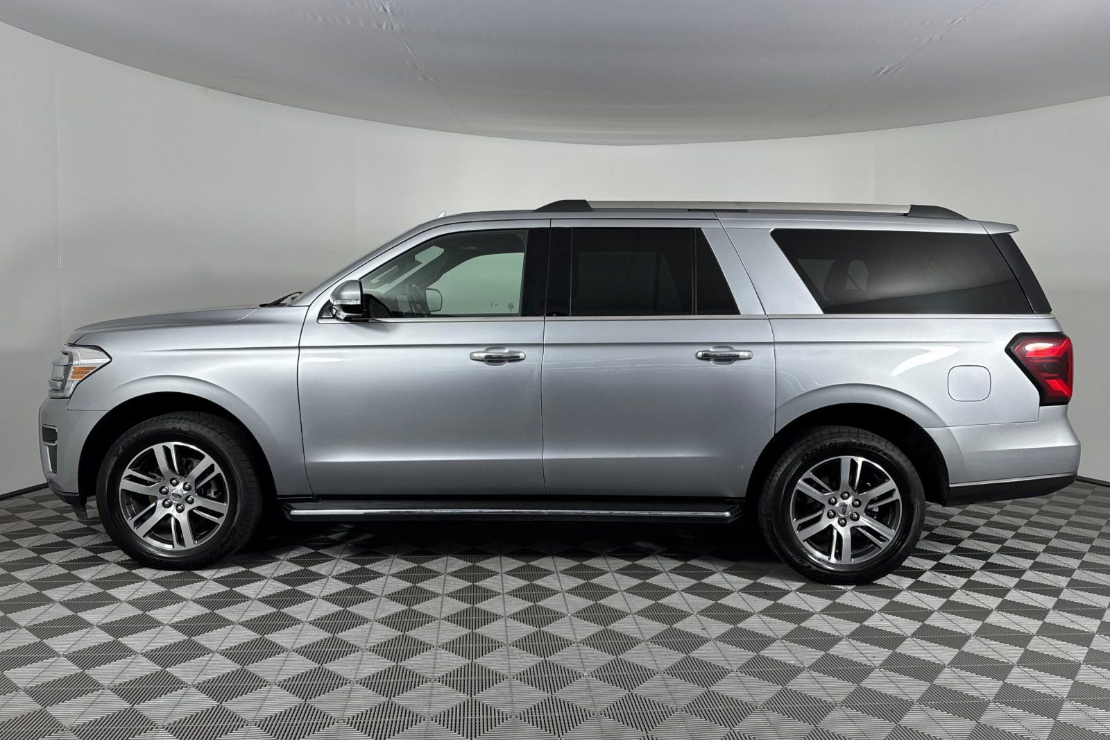 Used 2022 Ford Expedition Max Limited image 8