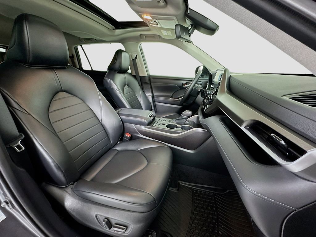 Used 2021 Toyota Highlander XLE image 27