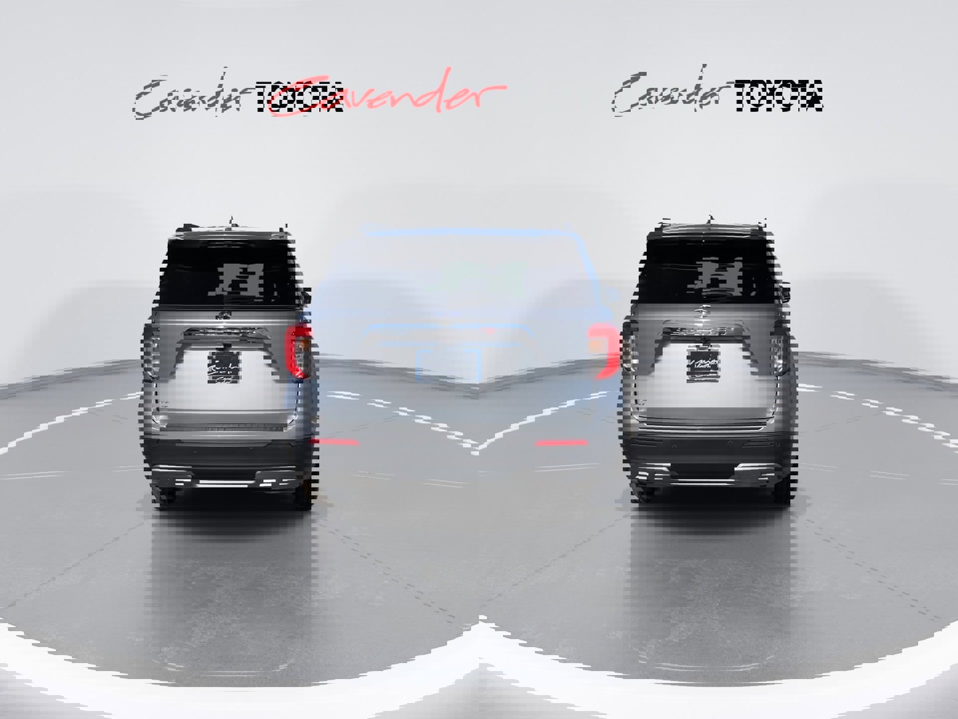 Used 2024 Ford Explorer XLT w/ Equipment Group 202A image 7