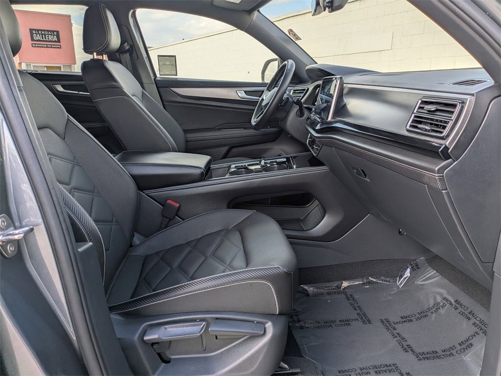 Used 2025 Volkswagen Atlas Cross Sport SE image 32