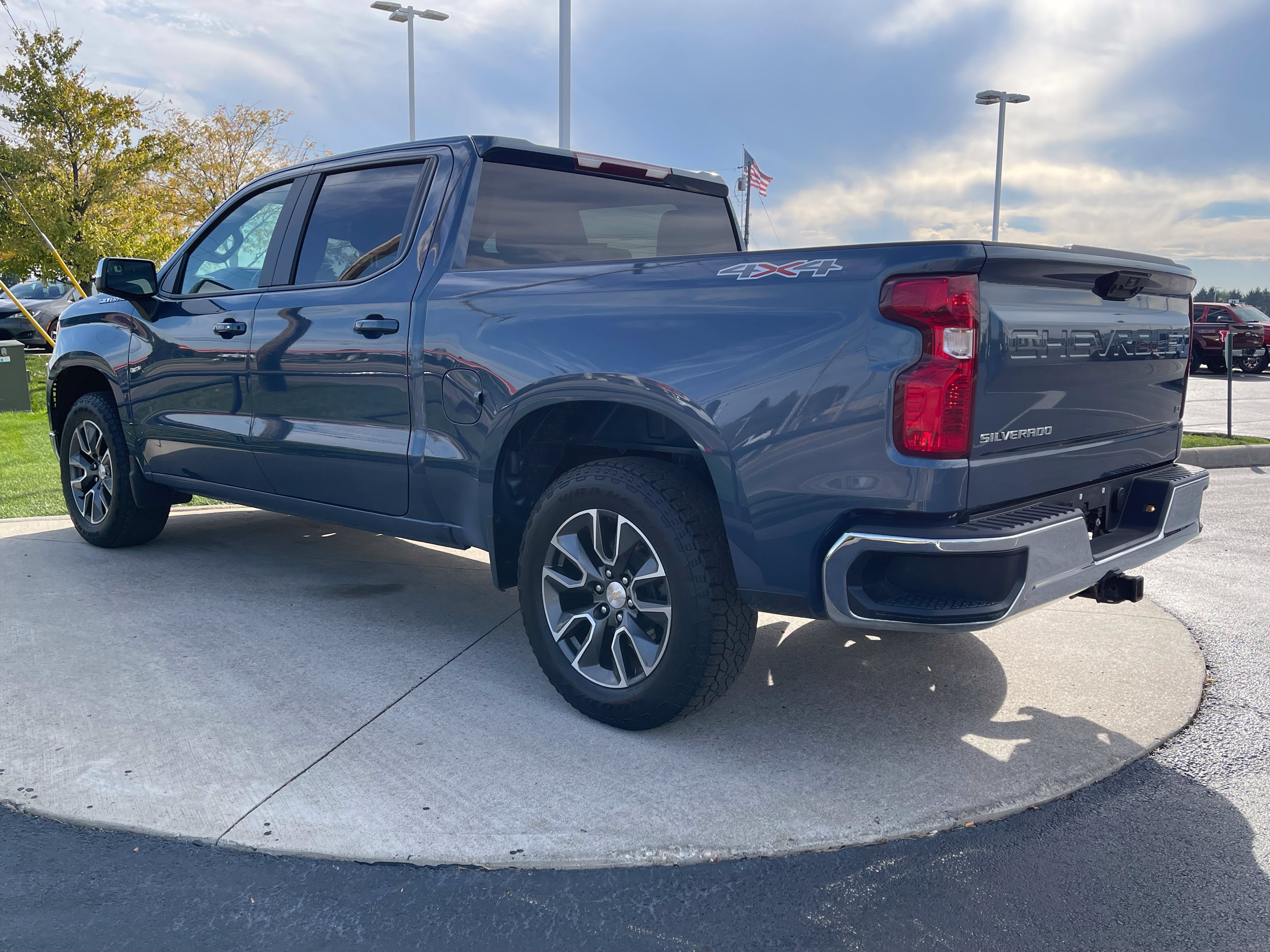 Used 2024 Chevrolet Silverado 1500 LT AWD/4WD image 5