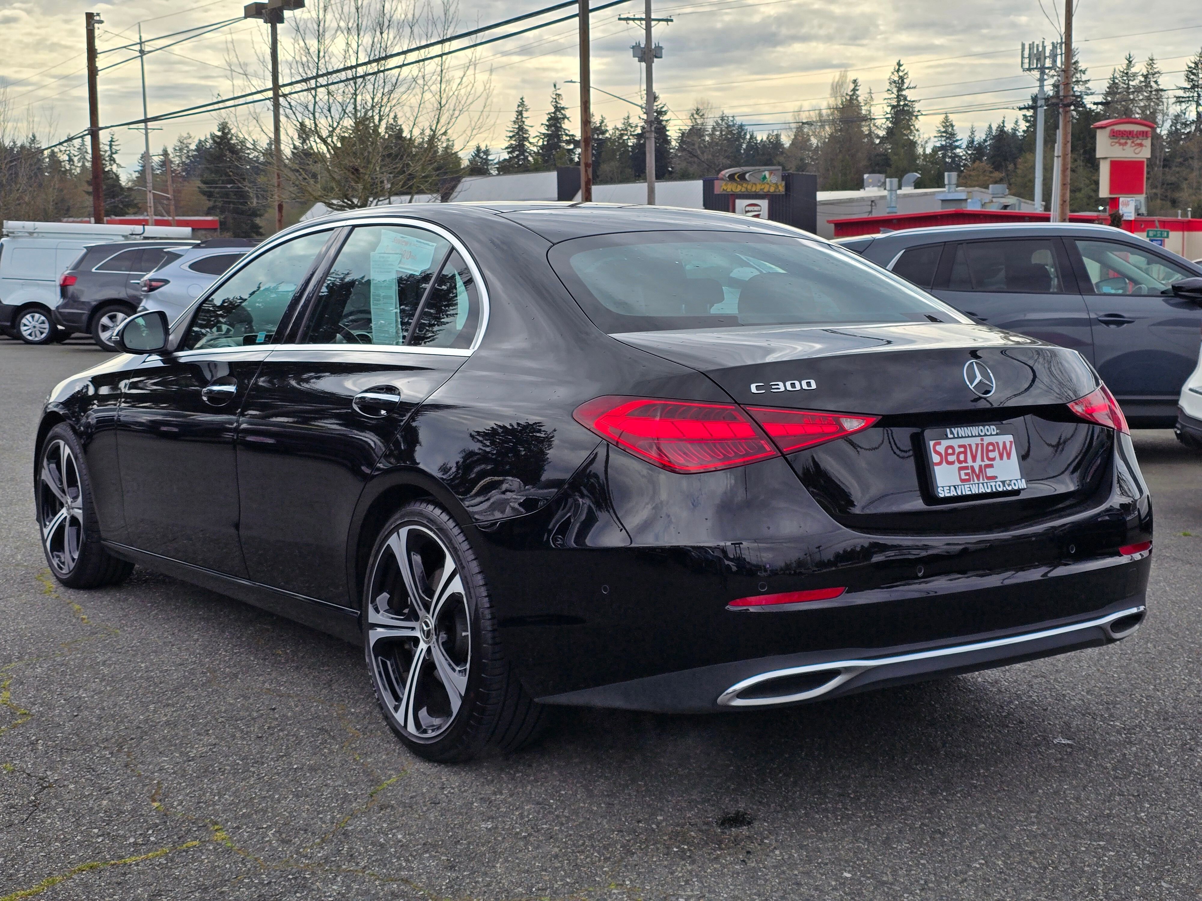 Used 2025 Mercedes-Benz C 300 Sedan image 5