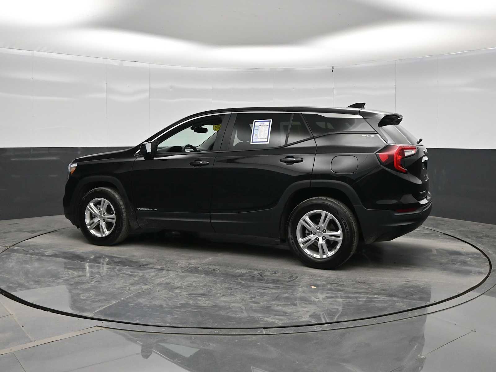 Used 2024 GMC Terrain SLE AWD/4WD image 5