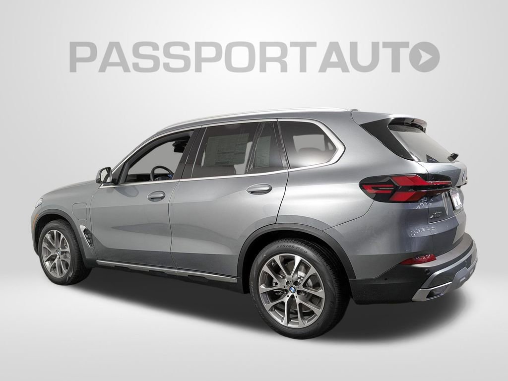 New 2026 BMW X5 xDrive50e w/ Executive Package AWD/4WD image 3