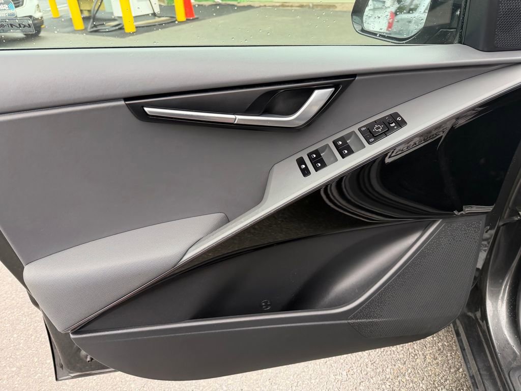Used 2023 Kia Niro EX Touring FWD image 13