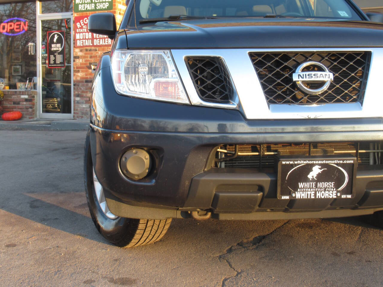 Used 2019 Nissan Frontier SV image 3