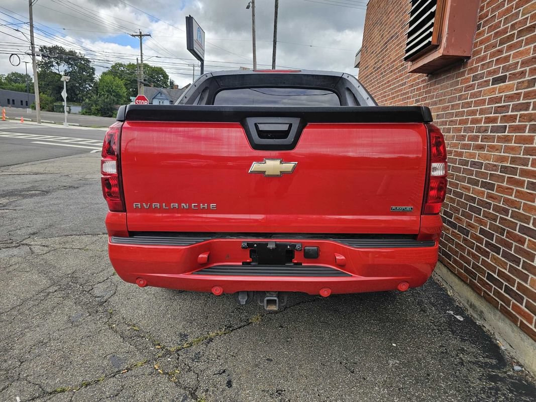 Used 2010 Chevrolet Avalanche LT w/ Regional Value Package AWD/4WD image 5