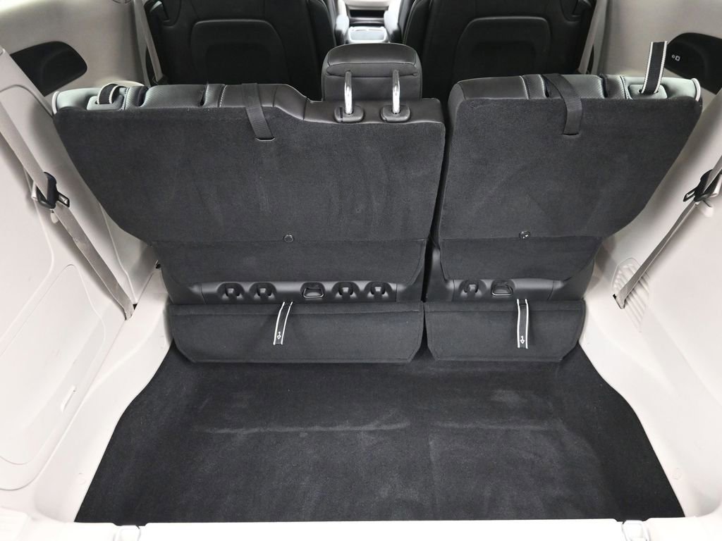 Used 2023 Chrysler Pacifica Limited image 9