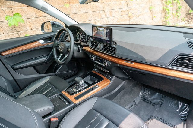 Used 2021 Audi Q5 e Premium Plus w/ Premium Plus Package image 29