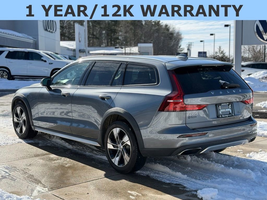 Used 2021 Volvo V60 T5 Cross Country image 14