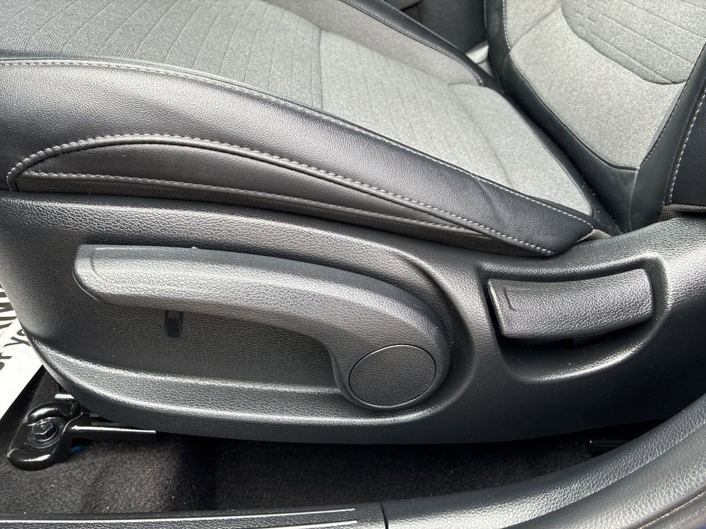 Used 2023 Kia Seltos S w/ Navigation Package image 12