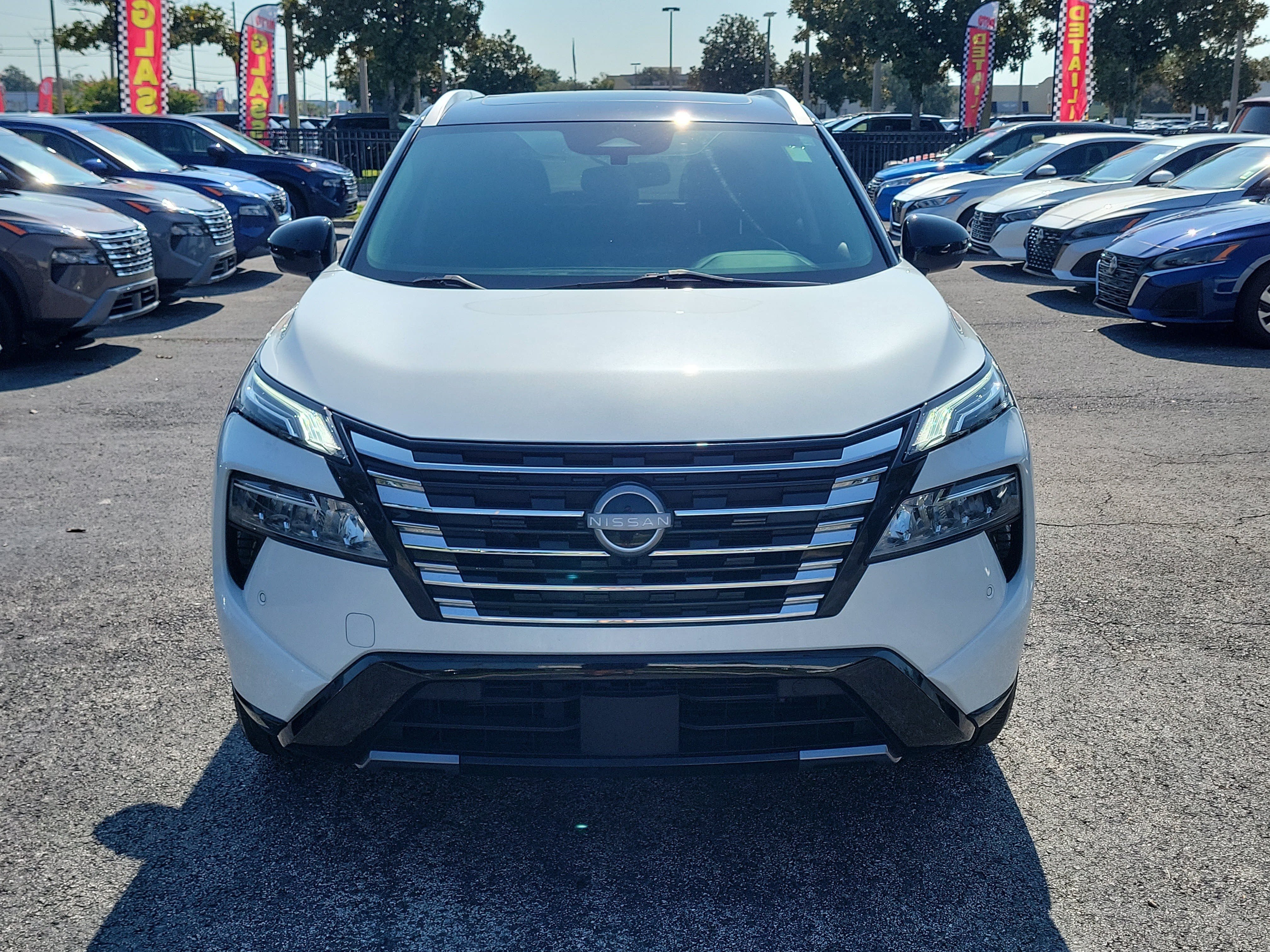 Certified 2024 Nissan Rogue Platinum FWD image 2