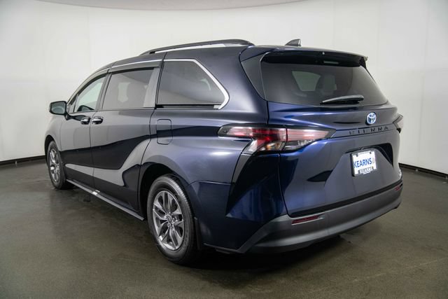Used 2024 Toyota Sienna XLE FWD image 6