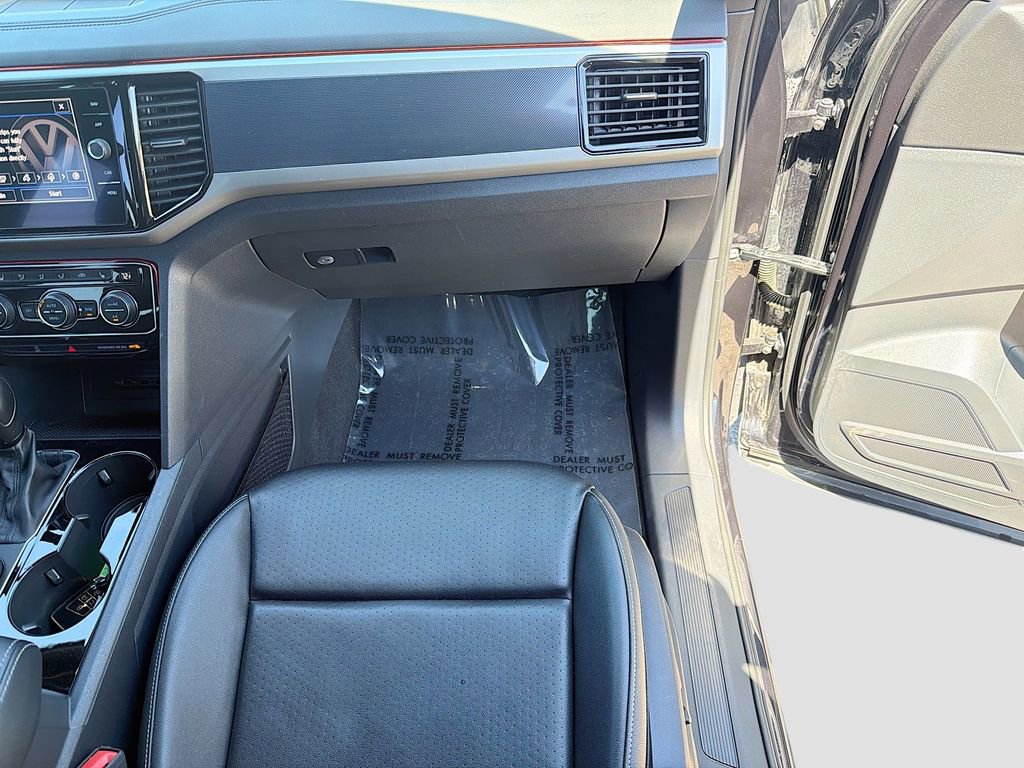 Used 2020 Volkswagen Atlas Cross Sport SEL R-Line AWD/4WD image 17