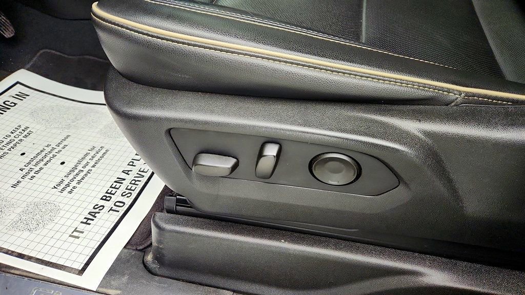 Used 2021 GMC Yukon SLT w/ SLT Premium Package image 12