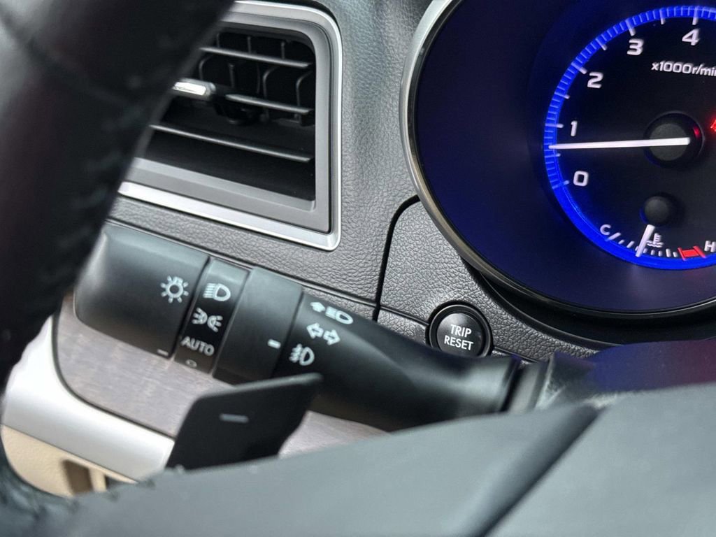Used 2016 Subaru Outback 3.6R Limited image 41