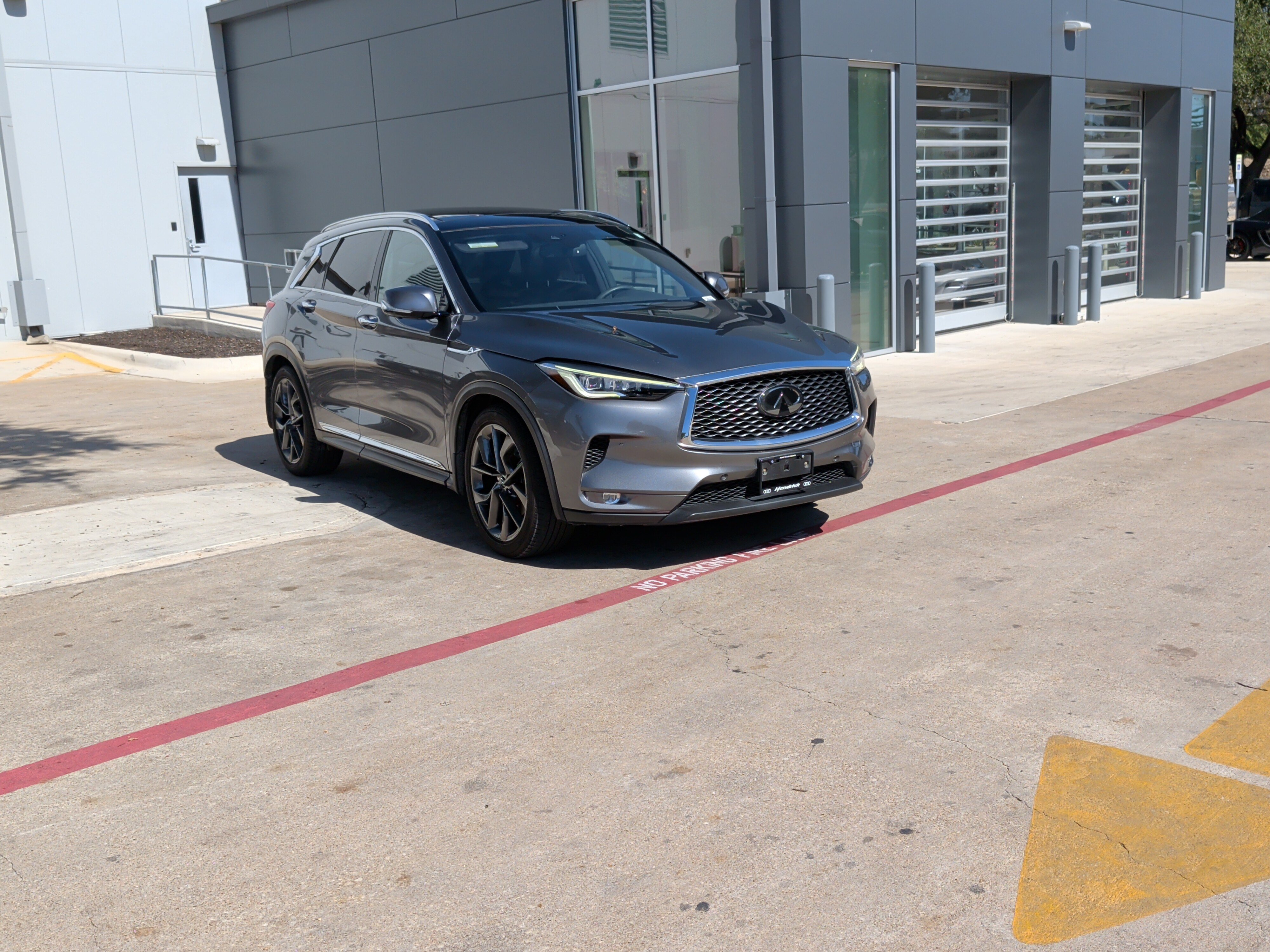 Used 2019 INFINITI QX50 Essential w/ Sensory Package FWD image 2