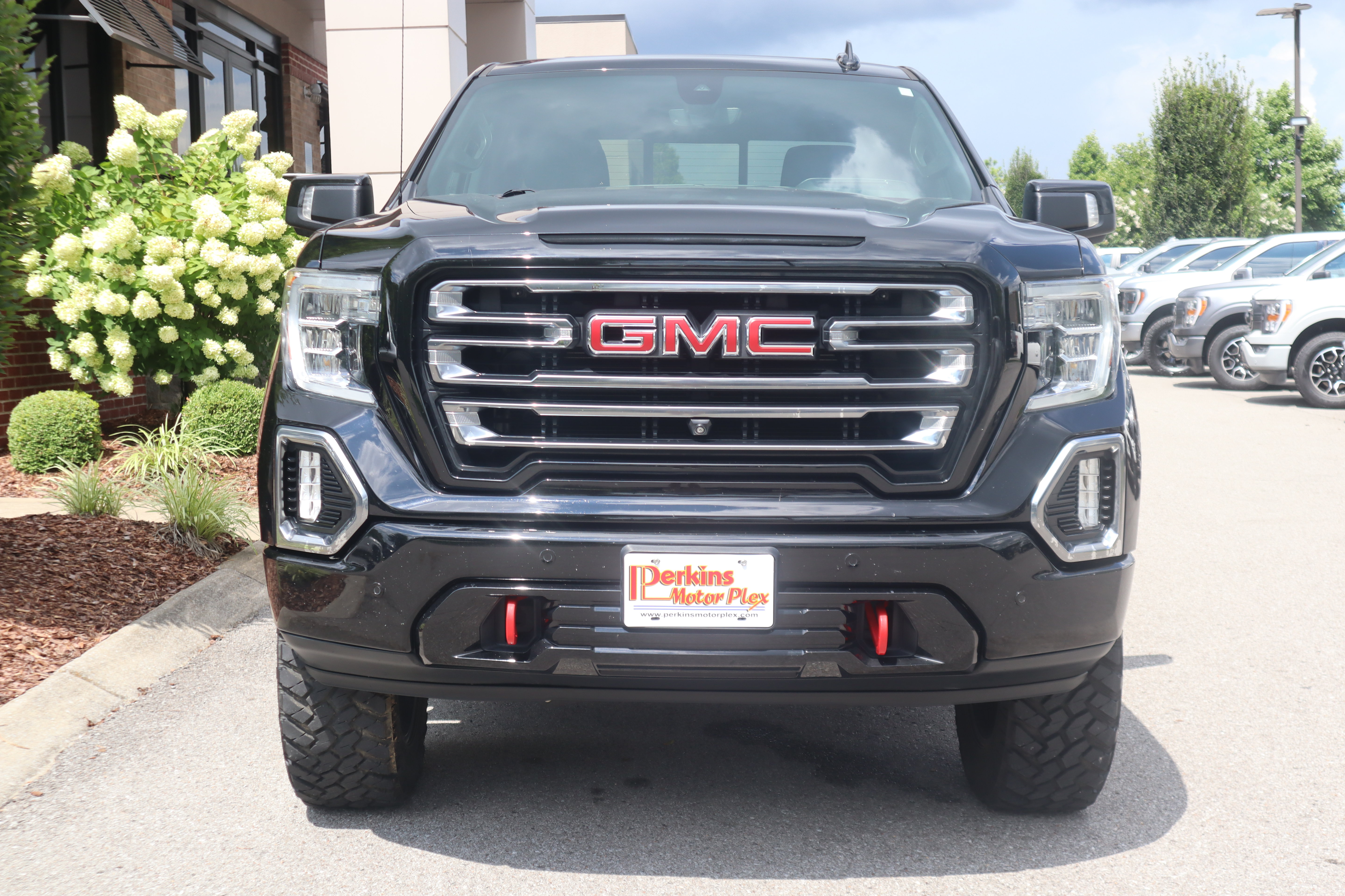 Used 2020 GMC Sierra 1500 AT4 w/ AT4 Premium Package AWD/4WD image 4