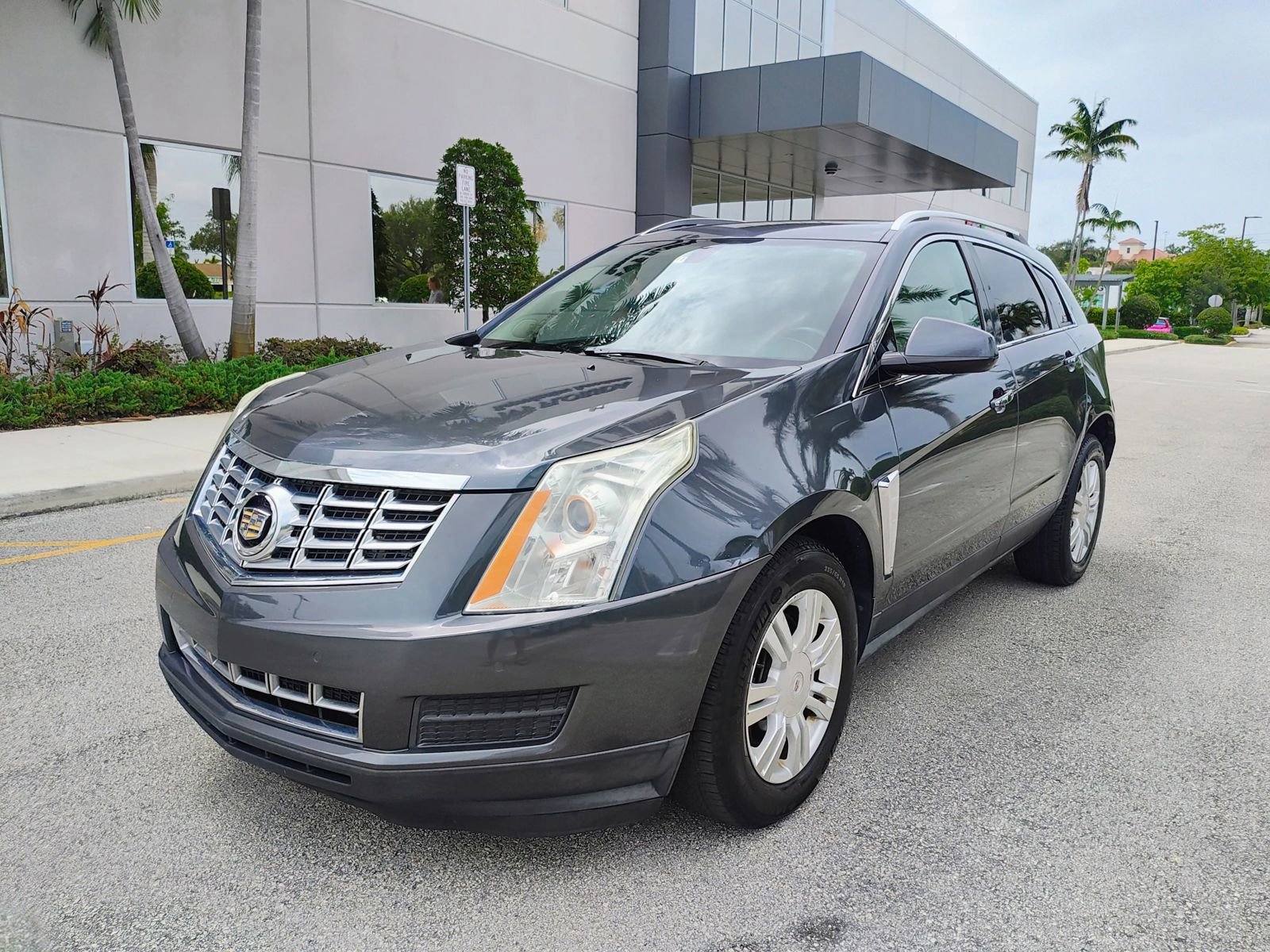 Used 2013 Cadillac SRX Luxury image 2