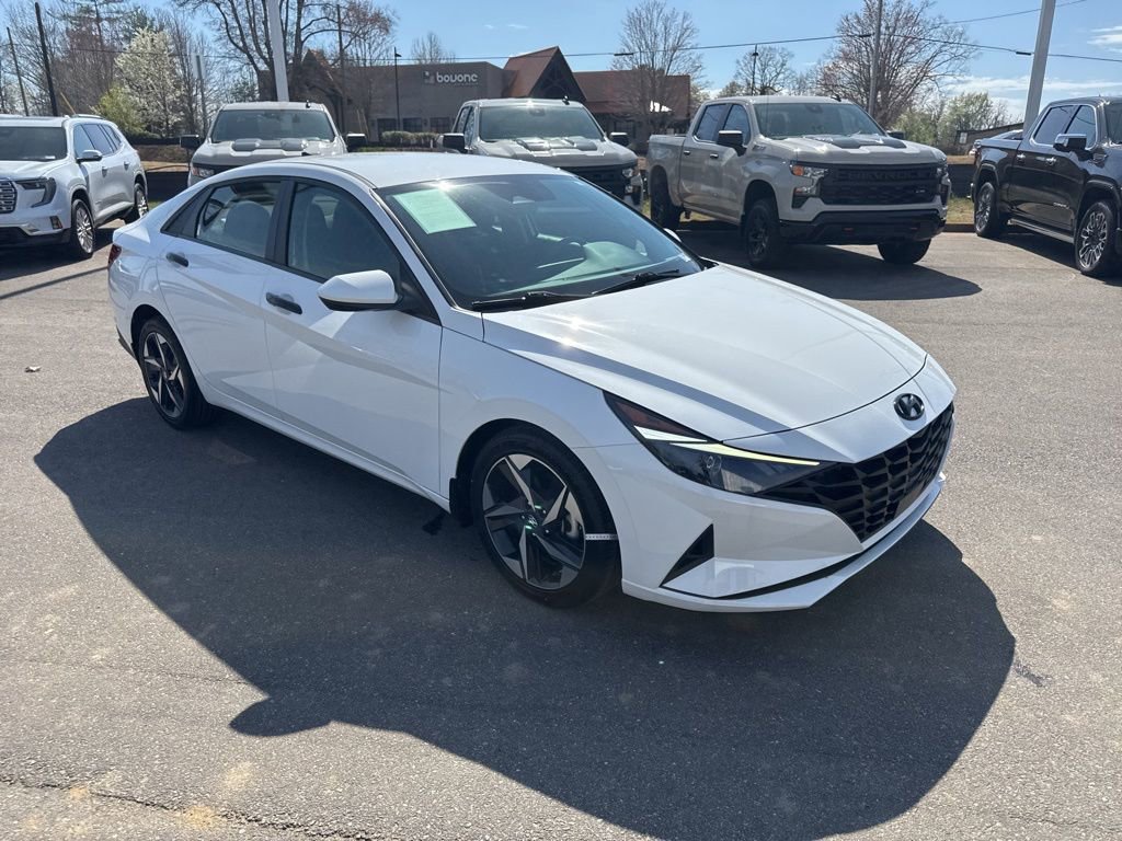 Used 2023 Hyundai Elantra SEL w/ Convenience Package image 7