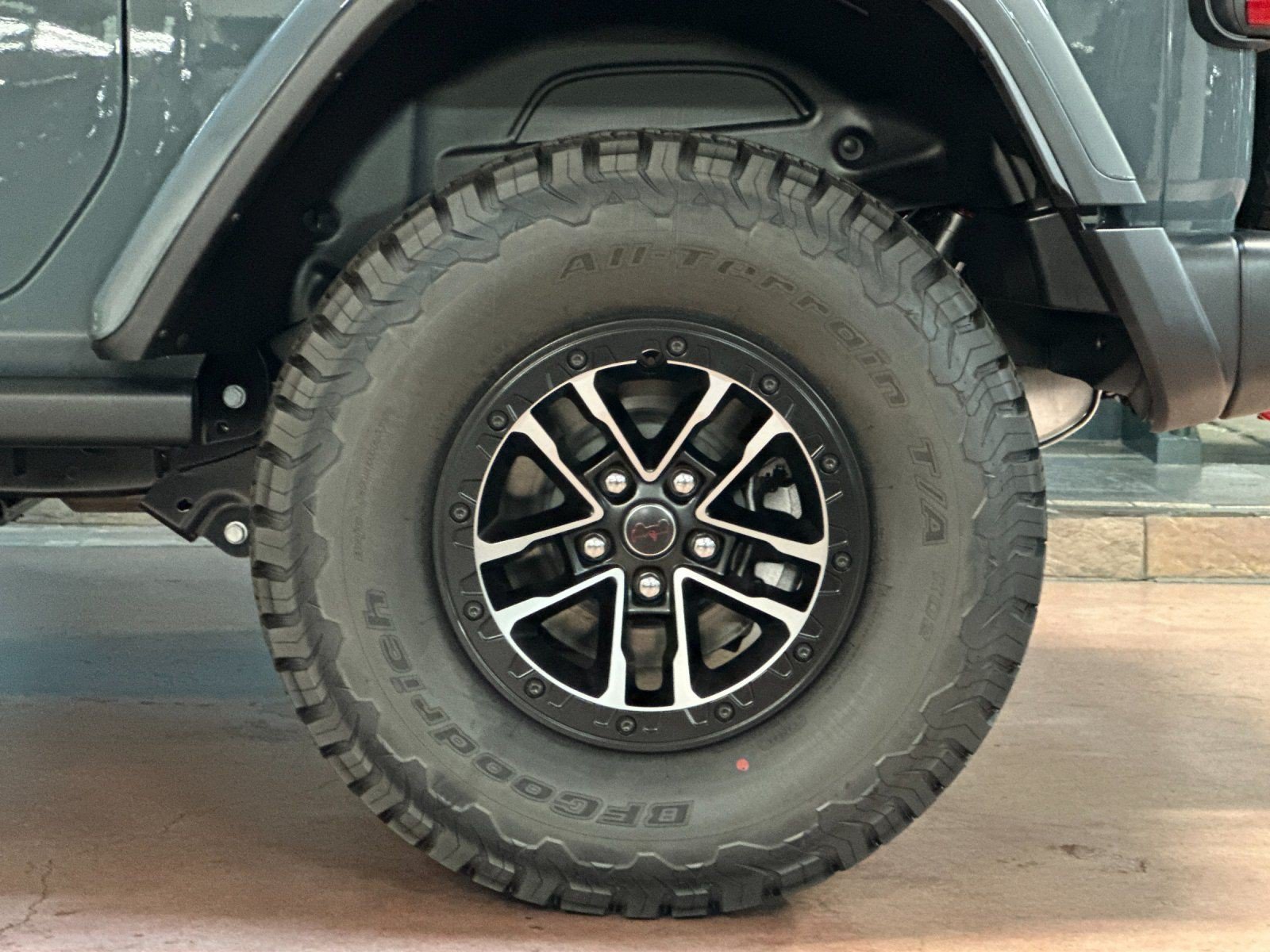 New 2025 Jeep Wrangler Rubicon w/ Xtreme 35 Tire Package AWD/4WD image 24