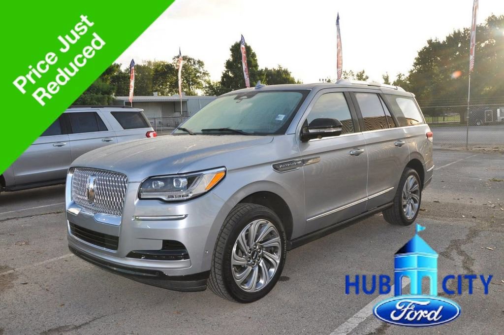 Used 2023 Lincoln Navigator Reserve image 1