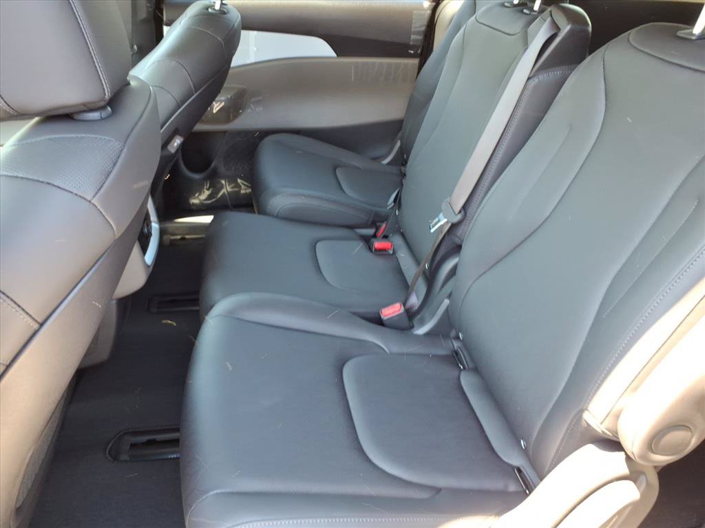 New 2026 Kia Carnival FWD image 12