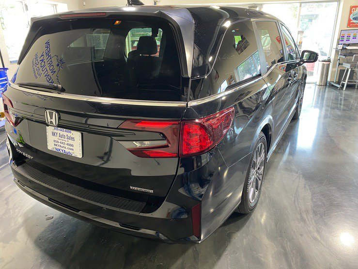 Used 2025 Honda Odyssey Touring image 8