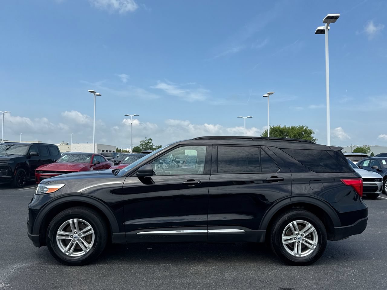 Used 2023 Ford Explorer XLT AWD/4WD image 6